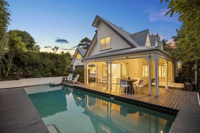 Photo of property in 55 Churchouse Road, Greenhithe, Auckland, 0632