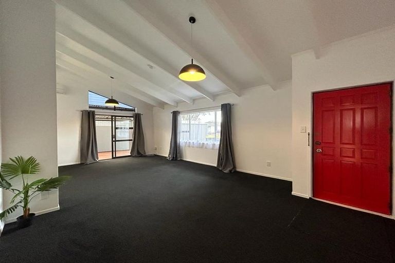 Photo of property in 2a Pinedale Place, Henderson, Auckland, 0610