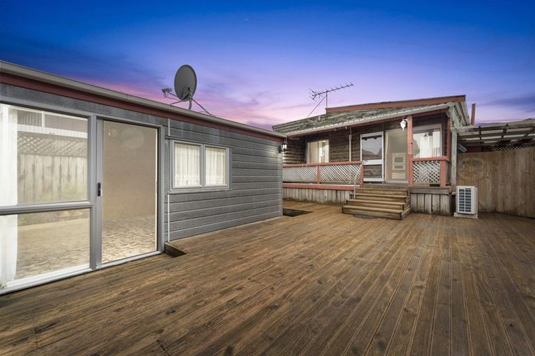 Photo of property in 30 Pioneer Road, Moturoa, New Plymouth, 4310
