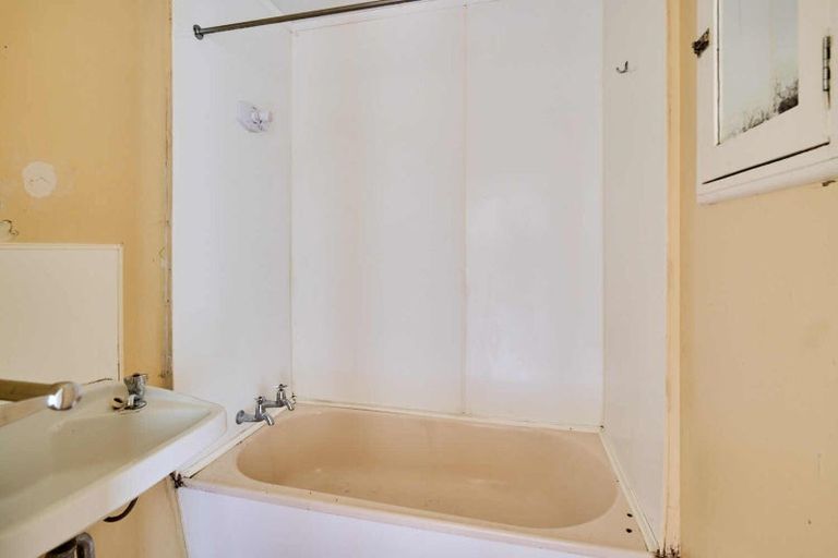 Photo of property in 24-26 Hanson Grove, Stokes Valley, Lower Hutt, 5019