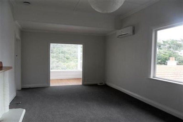 Photo of property in 16 Moana Road, Kelburn, Wellington, 6012