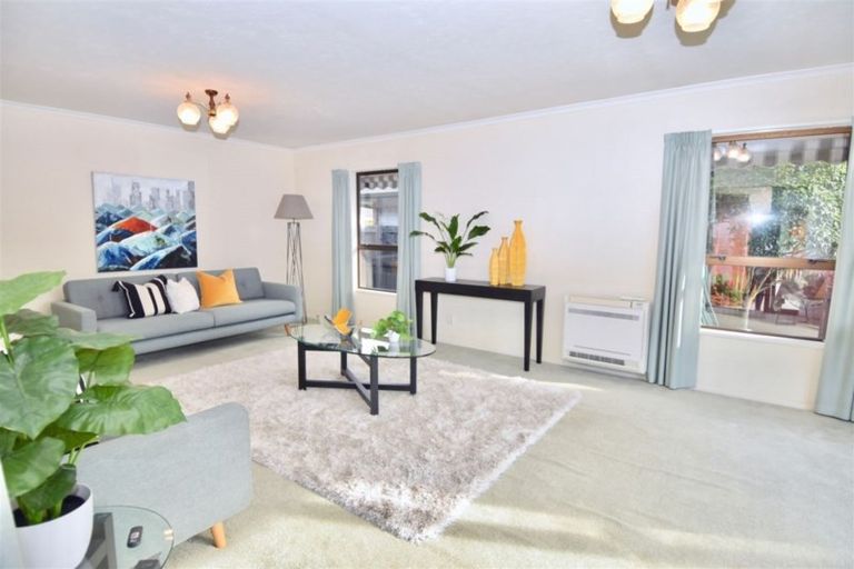 Photo of property in 2/1 Thorrington Road, Cashmere, Christchurch, 8022