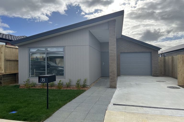 Photo of property in 35 Waruhia Crescent, Rototuna North, 3281