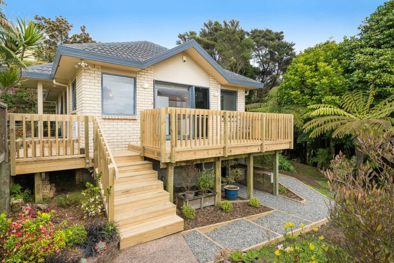 Photo of property in 11 Canary Place, Unsworth Heights, Auckland, 0632