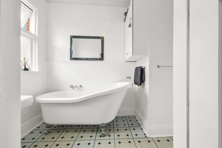 Photo of property in 56 Middleton Road, Kew, Dunedin, 9012