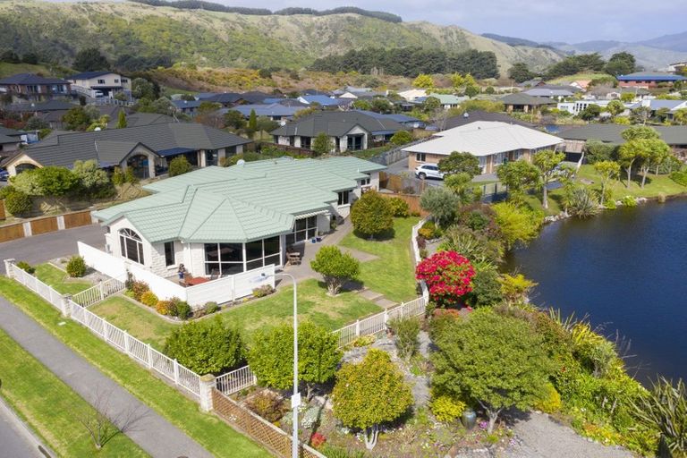 Photo of property in 16 Harry Shaw Way, Raumati South, Paraparaumu, 5032