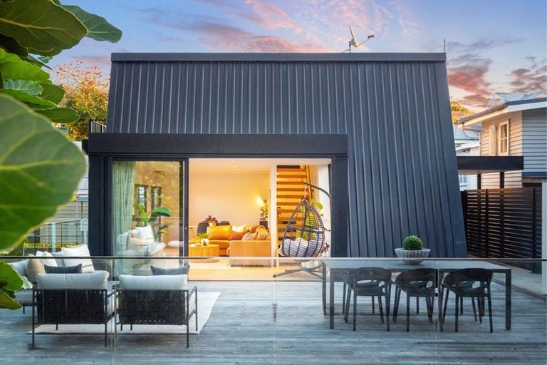 Photo of property in 2/42 Island Road, Beach Haven, Auckland, 0626