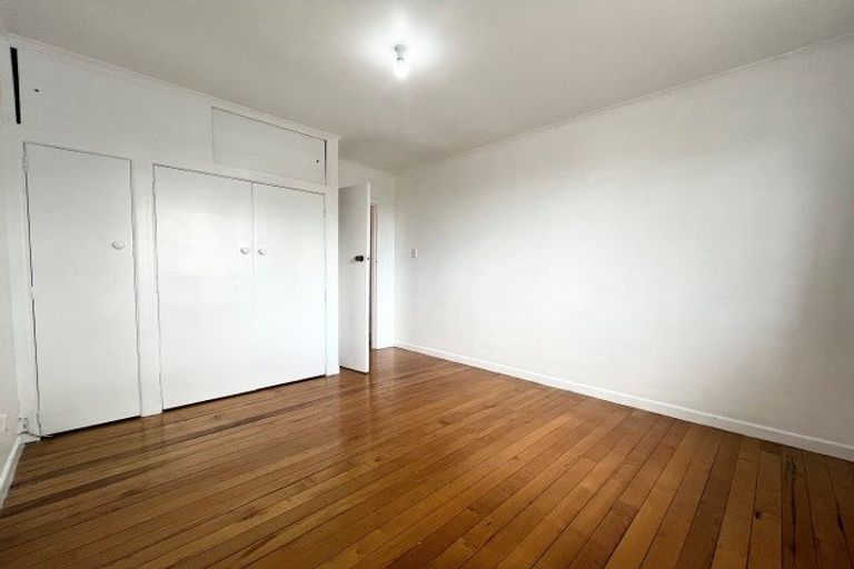 Photo of property in 5 Kokiri Street, Te Atatu South, Auckland, 0610