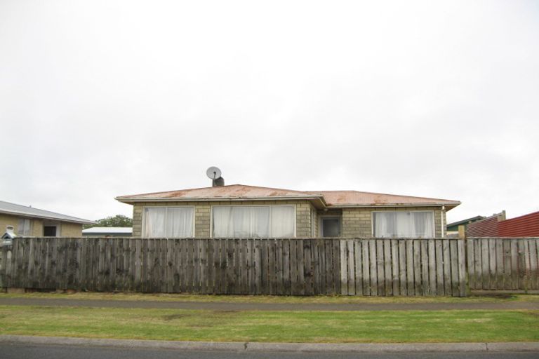 Photo of property in 35 Hume Street, Waitara, 4320