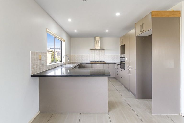 Photo of property in 37 Kestev Drive, Flat Bush, Auckland, 2016