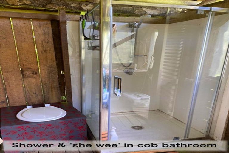 Photo of property in 4 Te Pahi River Drive, Paparoa, Maungaturoto, 0583