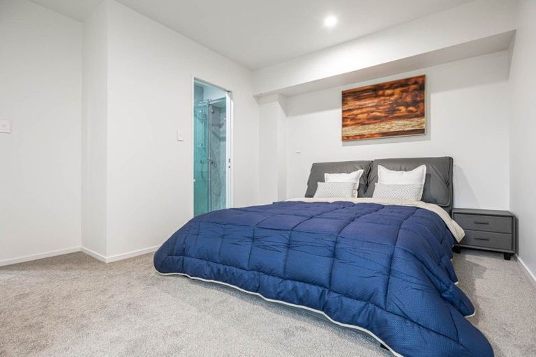 Photo of property in 7/10 Vinifera Place, Fairview Heights, Auckland, 0632