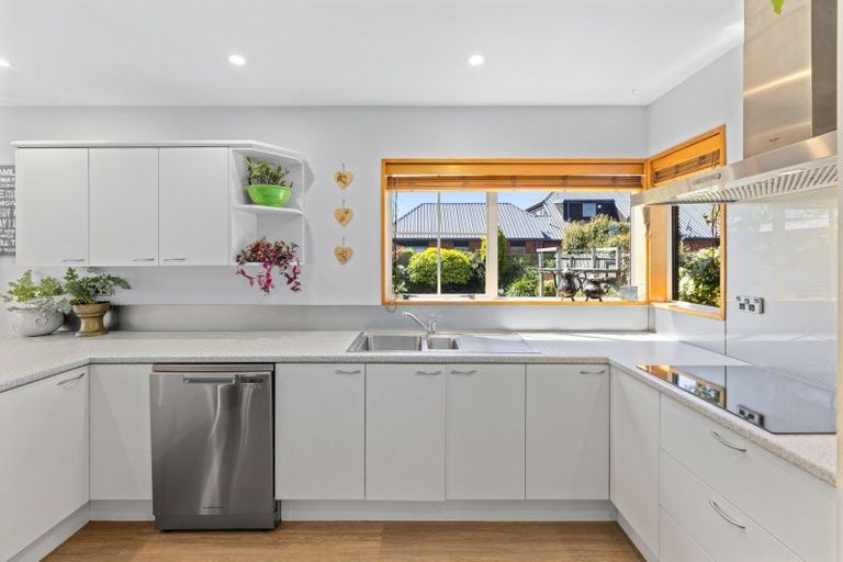 Photo of property in 16 Patricia Place, Harewood, Christchurch, 8051