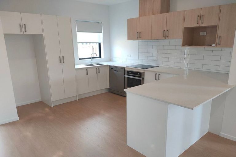 Photo of property in 14 Papai Lane, Massey, Auckland, 0614