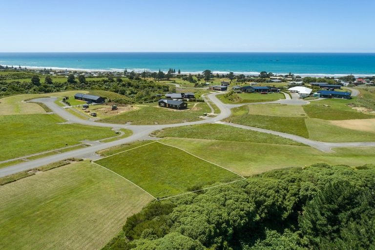 Photo of property in 5 Knoyle Road, Riversdale Beach, Masterton, 5872