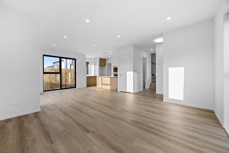 Photo of property in 12 Kautawa Lane, Massey, Auckland, 0614