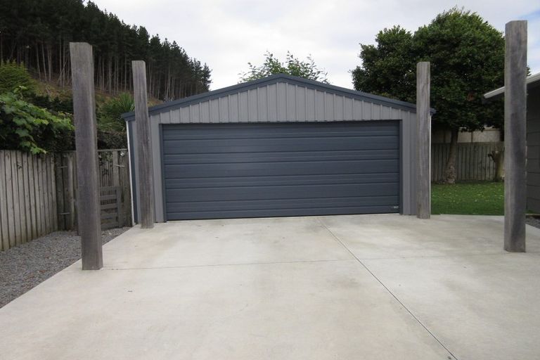 Photo of property in 4 Poneke Drive, Waikanae, 5036