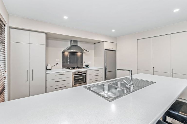 Photo of property in 100 Shillingford Boulevard, Rolleston, 7615