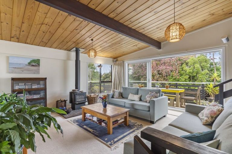 Photo of property in 17 Kawaka Street, Titirangi, Auckland, 0604