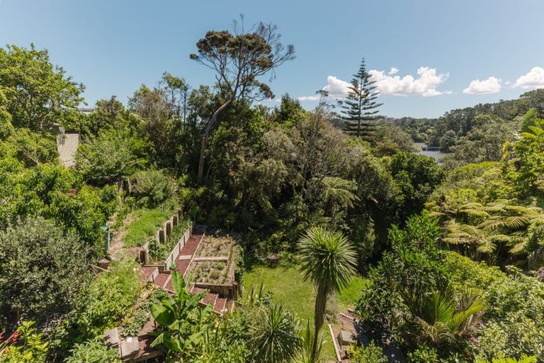 Photo of property in 42 Tizard Road, Birkenhead, Auckland, 0626