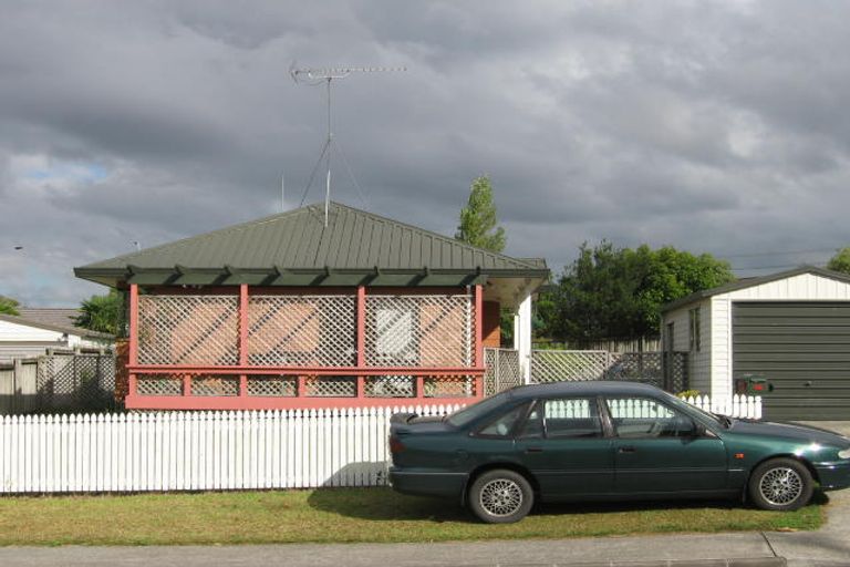 Photo of property in 96 Harmel Road, Glendene, Auckland, 0602