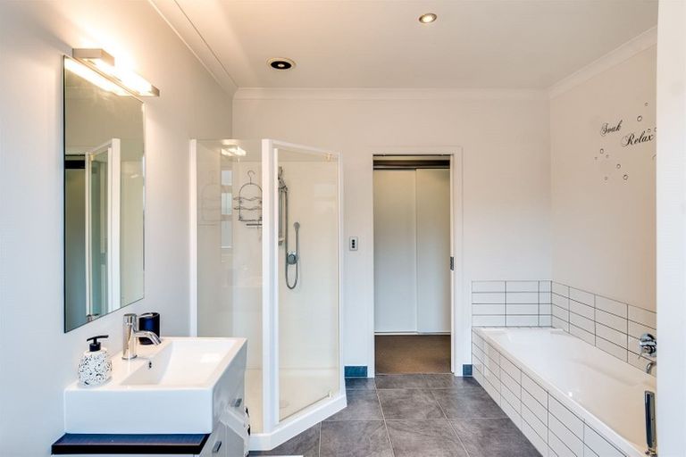 Photo of property in 18 Palliser Place, Poraiti, Napier, 4112