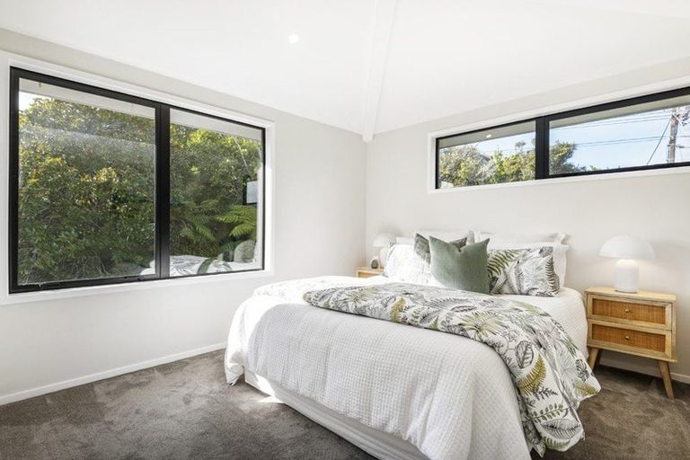 Photo of property in 5 Island Bay Road, Beach Haven, Auckland, 0626