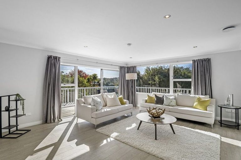 Photo of property in 8 Weatherly Road, Torbay, Auckland, 0630