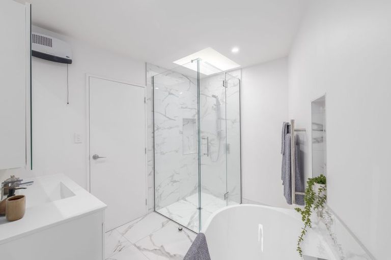 Photo of property in 8 Cass Bay Place, Cass Bay, Lyttelton, 8082