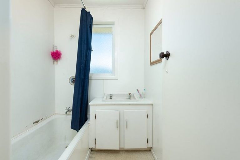 Photo of property in 16 Harris Street, Naenae, Lower Hutt, 5011