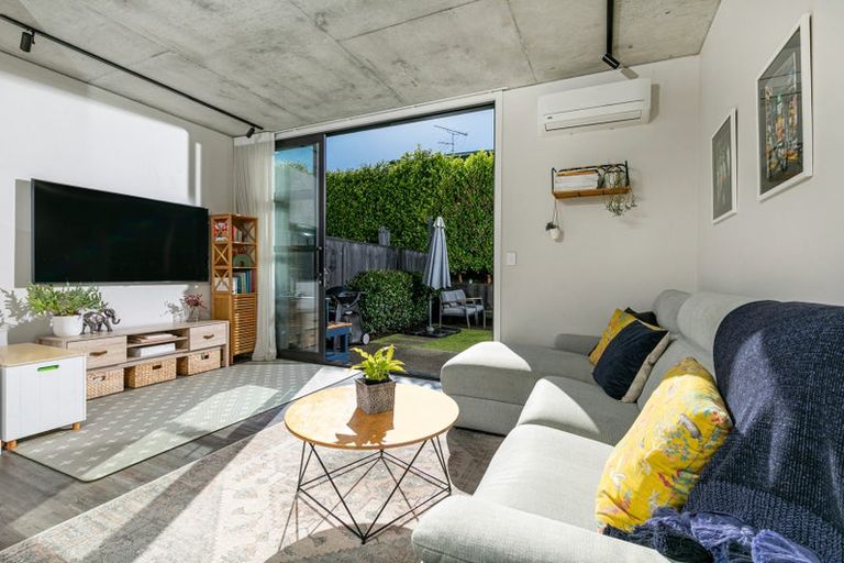 Photo of property in 3/4165 Great North Road, Glen Eden, Auckland, 0602