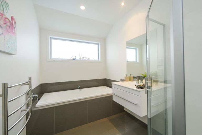 Photo of property in 175 Pacific Drive, Fitzherbert, Palmerston North, 4410