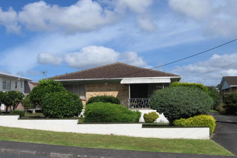 Photo of property in 2/71 Royal View Road, Te Atatu South, Auckland, 0610