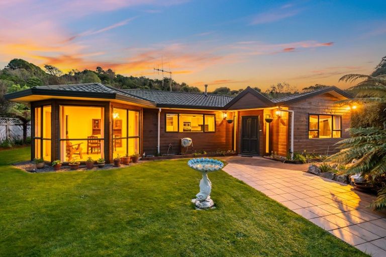 Photo of property in 13 Carlow Grove, Birchville, Upper Hutt, 5018