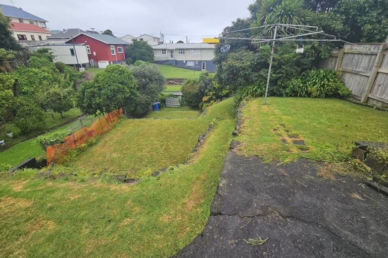 Photo of property in 69 Pendarves Street, New Plymouth, 4310