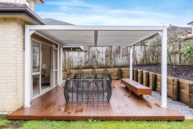 Photo of property in 11 Kouras Place, Flat Bush, Auckland, 2016