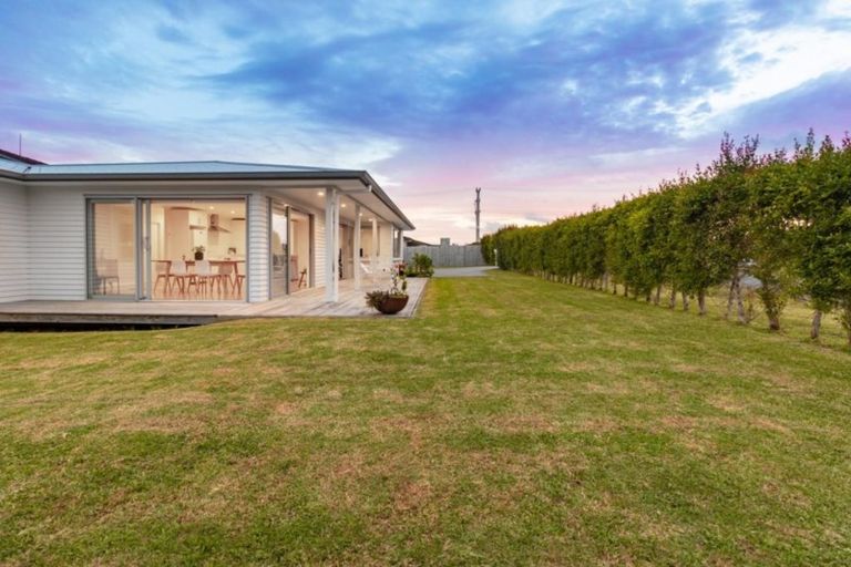 Photo of property in 97 Kaipara Portage Road, Riverhead, 0820