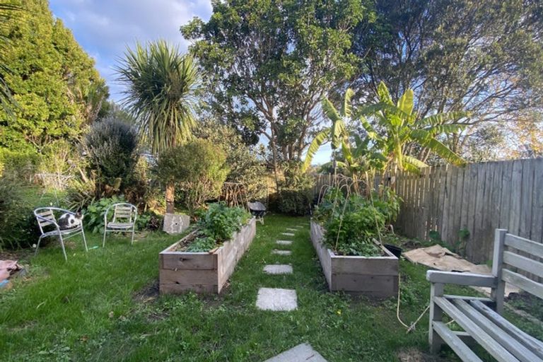 Photo of property in 41 Karaka Street, Helensville, 0800