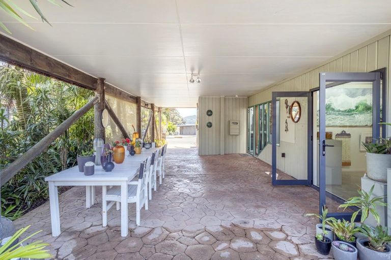 Photo of property in 24 Pye Place, Hot Water Beach, Whitianga, 3591