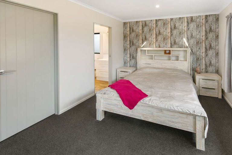 Photo of property in 21 Story Street, Foxton Beach, Foxton, 4815