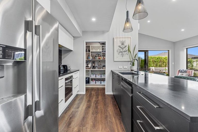 Photo of property in 27 Te Kio Crescent, Papamoa Beach, Papamoa, 3118