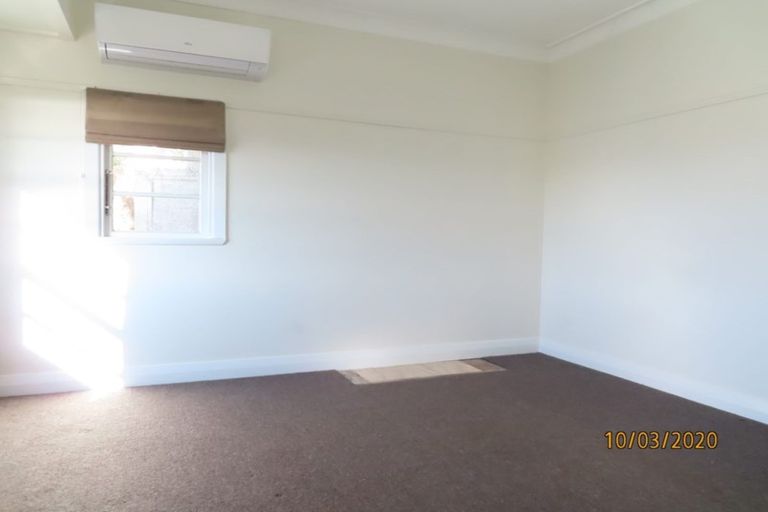 Photo of property in 71 Garden Road, Northland, Wellington, 6012