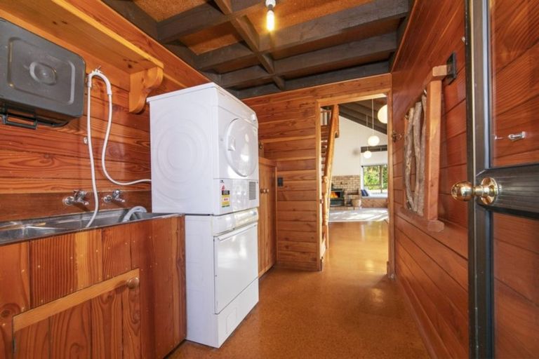 Photo of property in 140 Lone Kauri Road, Karekare, New Lynn, 0772