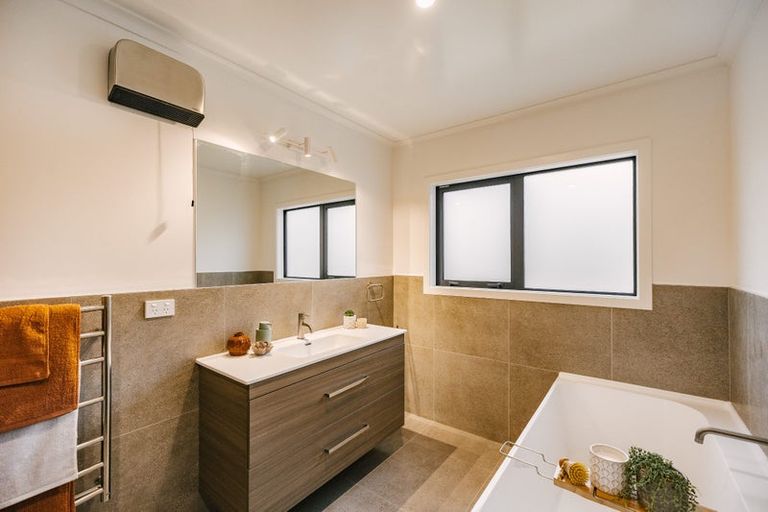 Photo of property in 31 Muhunoa Road East, Ohau, Levin, 5570