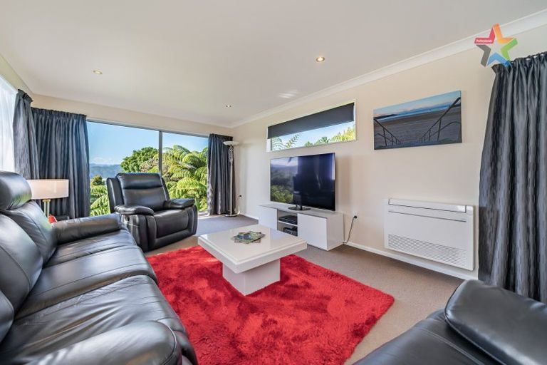 Photo of property in 18 Panorama Grove, Harbour View, Lower Hutt, 5010