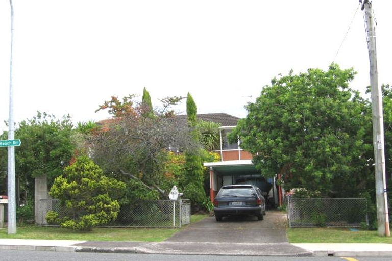 Photo of property in 1/1062 Beach Road, Torbay, Auckland, 0630