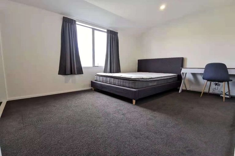 Photo of property in 1/2 Montana Avenue, Ilam, Christchurch, 8041