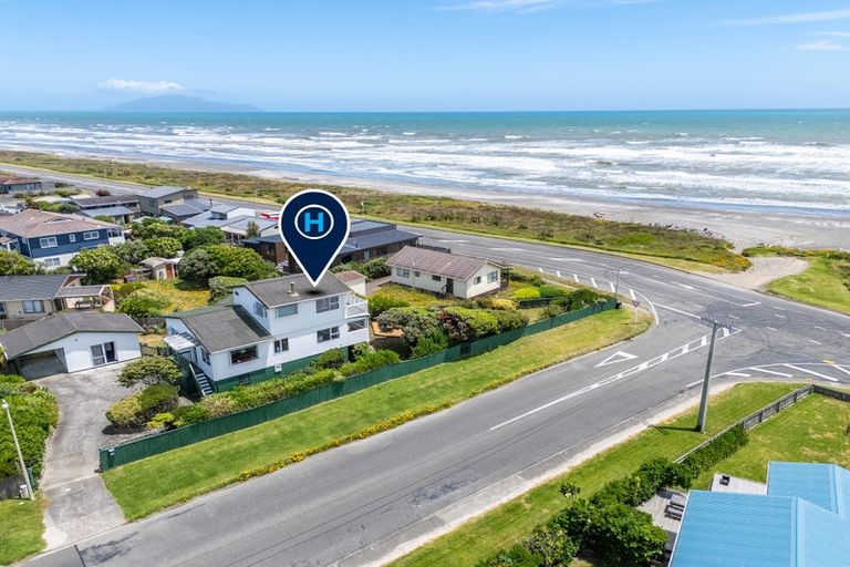 Photo of property in 1 Karaka Street, Otaki Beach, Otaki, 5512