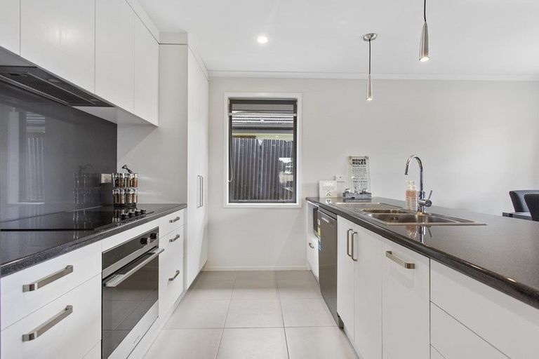 Photo of property in 17 Old Wairoa Road, Papakura, 2110