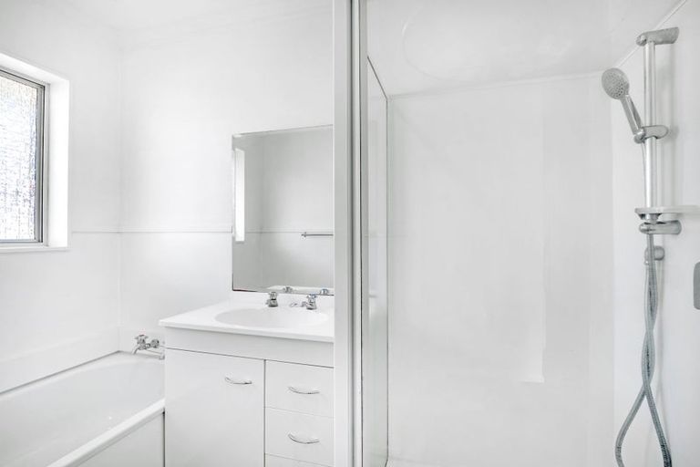 Photo of property in 10 Hollows Crescent, Takaro, Palmerston North, 4412